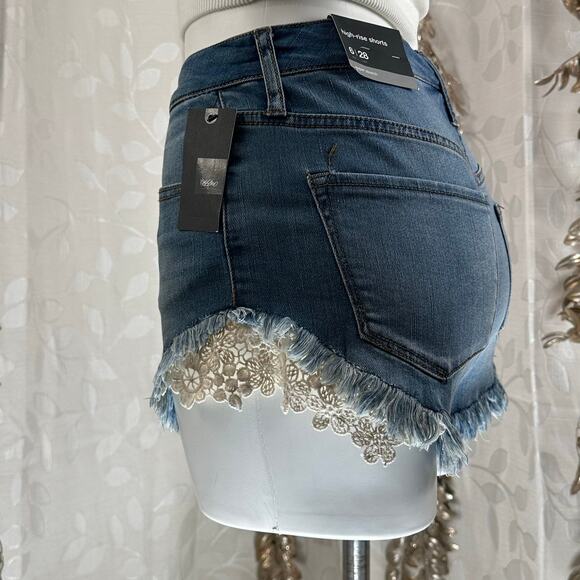 Mossimo Women’s High Rise Crochet Hem Denim Shorts Size 6 NWT Blue - Picture 3 of 13